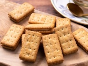 即日～長期＜町田小田急＞高時給1550円＋交通費◇高待遇◇バームクーヘンやバタ―サンドなど焼き菓子の販売◇菓子未経験さんも歓迎◇ 週4～5日勤務◇8:30～21:30内シフト制◇週払いOK◇じっくり長期で勤務出来ます◇ 学生.20代.30代.40代男女スタッフさん活躍中！＜専用フォーム返信＆オンラインで簡単登録＞FD-T-gps-long①-d