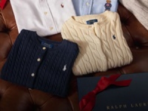 【インバウンド対応(英語) 要日本語N1】】■長期 / 週2日～相談OK■時給1800円＋交通費支給■＜Polo Ralph Lauren  Childrens（ポロ ラルフローレン チルドレン） 御殿場アウトレット＞まずは3ヶ月間勤務！そのあと長期に切替えOK！■NY発の有名ブランドでアパレル販売【車通勤OK / 週払可・制服貸与or私服を選べる・20代,30代,40代,50代前半スタッフさん活躍中】＜専用フォーム返信＆オンラインで簡単登録＞AP-T-Rah