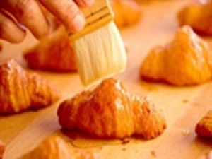 【紹介予定派遣◆半年後には企業雇用】大宮そごう〖神戸生まれの老舗ベーカリー　DONQ (ドンク) 販売or製造〗 〖ミニクロワッサン専門店MiniOne(ミニワン)量り売り販売＋製造補助〗パンが好きな方歓迎◇何らかの食品販売経験があればOＫ◇ 時給1450～1500円＋交通費 / フルタイム / 学生.20代.30代.40代前半 女性活躍中！＜専用フォーム返信＆オンラインで簡単登録＞FD-T-dqmini②