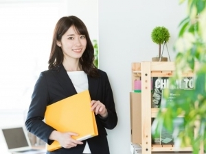 即日スタート☆未経験歓迎！正社員目指せる！運転免許とやる気があればチャレンジOK【大手賃貸不動産の営業スタッフ 二子玉川店】物件のご紹介や内見同行☆契約書作成や物件情報の登録など☆時給1700円/月収例28万円/週払いOK/土日含む週4～5日☆20代,30代男女活躍中＜専用フォームの返信＆オンラインで登録OK＞OF-amp-eb-nikotama