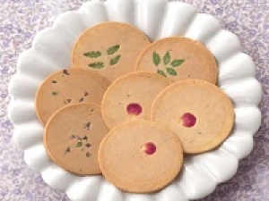 未経験OK◇和菓子好きな方歓迎＜時給1500円＋交通費＞即日～長期◆京菓子の老舗店で和菓子販売『鶴屋吉信 / 横浜高島屋』ロングセラー銘菓が人気！優しい口どけの餅菓子！20代.30代.40代.50代女性スタッフさん活躍中◇社保完備/週払いOK＜専用フォーム返信＆オンラインで簡単登録＞FD-T-tsuru①-d