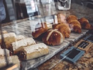 ＜ベーカリー販売＞時給1450～1500円＋交＜二子玉川＞ベーカリー未経験OK！有名ベーカリーショップで販売STAFF◇リピーターさんも多い人気店♪ スタート日相談OK！販売 / レジ / 品出し / 袋詰め / 一部量り売り(未経験OK)◇20代.30代.40代女性スタッフさん多数活躍中！週払い可 / 社保完備 / 有給あり / 駅チカ勤務＜専用フォーム返信＆オンラインで簡単登録＞FD-T-iroiro-pan