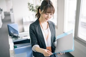 ◇イベント会社・運営スタッフ◇長期派遣◇見積作成などの事務～会場探しや事前の準備～開催日の現場対応◇イベントや展示会運営を支える仕事◇時給1600円/交通費支給/月収例25万円/週払いOK◇20代.30代女性活躍中！＜専用フォーム返信＆オンラインで登録OK＞OF-h-san-jim-event②