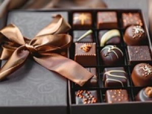 【未経験OK / 食品・洋菓子販売デビュー歓迎】即日～長期＜洋菓子販売 / 渋谷東急フードショー＞香り高いチョコレート、ヨーロッパの伝統菓子など、高級感あるパッケージでも有名な老舗洋菓子店◇時給1550円＋交通費 / 週払いOK / 20代.30代.40代.50代前半の女性活躍中！＜専用フォーム返信＆オンラインで簡単登録＞FD-T-dml②-d