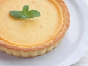 即日～長期 (期間相談OK)【 実働7～7.5H相談OK】時給1500円+交＜日本橋三越＞神戸発！老舗洋菓子メーカーの人気店◇人気NO1のなめらかプリン、クリームチーズのこくが引き立つチーズケーキ等◇ロングセラー商品が豊富なショップで洋菓子販売◇実働時間内に着替え時間あり / 週払いOK / 制服貸与 / 20代.30代40代前半女性スタッフさん多数活躍中！＜専用フォーム返信＆オンラインで簡単登録＞FD-T-moz①-d