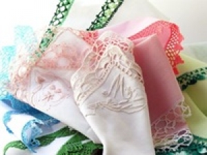 ＼オープニング／【月8日程度】即日～長期＜銀座三越＞豊富なカラバリやアーテイストとのコラボも人気！ハンカチーフ専門店で販売◇日給10500～11000円＋交通費  / 私服勤務 /  Wワーク / 扶養内 / 20代.30代.40代.50代女性スタッフ活躍中！＜専用フォームの返信＆オンラインで簡単登録＞AP-T-clasi