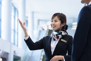 ＜即日～長期＞全世界から訪れるお客様をおもてなし！◇東京スカイツリー/インフォメーションスタッフ◇未経験歓迎！東京のランドマークで総合受付＆代表電話対応◇時給1600円/月収例26万円/交通費支給/週払いOK/制服有り/残業ほぼ無し♪20代～40代女性活躍中！＜専用フォームの返信＆オンラインで簡単登録＞ OF-T-snry-sky