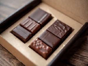 ◇未経験OK◇即日～長期◇週4～相談可 ＜GODIVA(ゴディバ) 　日吉東急＞ベルギー発☆高級チョコレートの販売◇時給1350円＋交通費 / 週払いOK ◇甘すぎないビターな味も人気！何かしらの接客経験があればOK！学生.20代.30代.40代男女活躍中！＜専用フォーム返信＆オンラインで簡単登録＞FD-T-gdv①