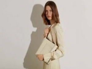 ◆長期◆高時給！時給1700円(経験有)+交通費支給◆＜ヴァレクストラ / Valextra　横浜そごう＞スキルを活かして働く◇イタリア発美しいデザインとカラーバリエが人気のラグジュアリーバッグブランドで販売【スタート日相談OK / 週払いOK / 私服勤務 / 駅から徒歩5分以内 / アパレル経験を活かしてお仕事 / 20代,30代,40代女性スタッフ活躍中 / スタート日相談OK】＜専用フォームの返信＆オンラインで簡単登録＞AP-T-vale-d