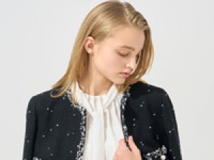 ◆長期◆時給1500円(経験有)+交通費支給＜ANAYI / アナイ　池袋東武＞上質素材とシルエットの美しさで支持されるブランド！レディースアパレル販売◆週払いあり・制服貸与あり・希望があれば社販も可能・シンプルネイルOK◆20代.30代半ば 女性スタッフ活躍中！＜専用フォームの返信＆オンラインで簡単登録＞ AP-T-ANAY