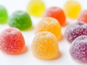 即日～ 長期＜日吉東急＞◇宝石のような一粒サイズの果実ゼリーで有名！定番から季節菓子まで洋菓子販売◇時給1500～1600円＋交 / 週払いOK / 社保完備給 / 20代.30代.40代.50代前半 女性スタッフさん活躍中！＜WEB/来社 選べる登録方法◆履歴書不要＞fd-j-roku①-d