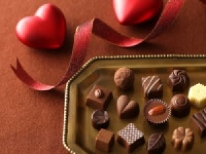 毎年大人気の為早めのエントリーをおススメ！ 【バレンタイン催事2026年】1/20～2/14 ＜リシャール(Richart)　日本橋高島屋＞ ◇未経験歓迎！ユニークなフレーバー、最高品質と芸術性を兼ね備えたショコラで有名◇バレンタインの限定チョコレート販売◇日給14000円 (時給換算2000円) / 交通費支給 / 実働7時間 / Wワーク / 扶養内 / 30代.40代女性スタッフさん活躍中！ ＜専用フォーム返信＆オンラインで簡単登録＞tan-F-VD-richa