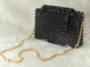 ◆長期◆時給1450円以上(経験有)+交通費支給◆＜横浜高島屋＞カラバリ豊富！アイコンアイテムは『ワイヤーバッグ』◇キラキラ輝くシーズンレスなバッグが大人気♪ バッグや小物の販売【私服勤務 / 駅から徒歩5分以内 / アパレル販売経験者歓迎 / 20代,30代,40代女性スタッフ活躍中 / 週払いOK】AP-T-antp-antp-d