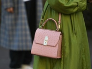 ■3/1～長期■実働7.5H＝週2～3日 / 時短勤務＝週3～4日■  時給1300円(経験者)＋交＜金沢アトリオ＞大人気！NY生まれの有名ブランドで販売◇スタイリッシュで使い心地良いアイテムはオフィスでもプライベートでも活躍♪ ◇ウィメンズ＆バッグ・レザー小物＆ジュエリー・アクセサリー＆シューズ＆時計等【週払いOK・社販なし / 制服貸与・社保有給完備・20代,30代.40代女性スタッフ活躍中】＜専用フォーム返信＆オンラインで簡単登録＞AP-T-micha-in