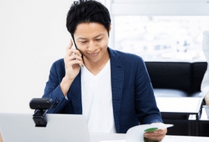 ◇紹介予定派遣◇大手賃貸不動産会社グループの広報を担当！半年後には正社員に！◇社内報・社外プレスリリース・メディア対応 他、PR活動全般に携わります！◇時給1800円/月収例30万円/週払いあり/土日祝休み◇20代～40代前半男性活躍中！＜専用フォーム返信＆オンラインで簡単登録＞OF-T-amp-hol-pr①