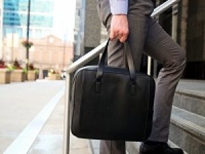 ■長期■高時給！時給1750円(経験有)+交■スタート日相談OK＜TUMI／トゥミ　東京大丸＞高機能バッグの代名詞的ブランドで販売■週払いOK・駅から徒歩5分以内・制服貸与あり・20代,30代,40代男女スタッフ活躍中！＜専用フォームの返信＆オンラインで簡単登録＞AP-T-tumi