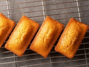 ◇即日～長期◇菓子未経験さん歓迎＜渋谷ヒカリエ＞バターを使ったフィナンシェ・ガレット販売のお仕事◇時給1500円＋交通費◇何らかの食品販売経験があればエントリーＯＫ！素敵な制服貸与◇週払いOK◇学生.20代.30代.40代.50代前半 男女活躍中！＜専用フォーム返信＆オンラインで簡単登録＞FD-T-ed-but-d