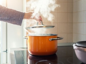 ＜鳥栖アウトレット＞おしゃれなキッチングッズ販売【時給1600～1800円】＼プロの料理家も愛用！かわいい食器やお鍋が並ぶキッチンブランドショップ／＜20～50代前半までの女性スタッフ活躍中！接客販売経験歓迎！オンラインで登録OK！週払OK！交通費支給＞ap-k-lec