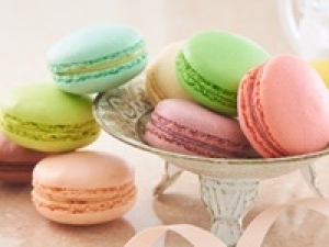 即日～長期『ブールミッシュ /アリオ鷲宮』マカロン・ギモーヴ・スイーツ洋菓子販売/フランス菓子販売◇手土産人気も高い見た目も可愛いスイーツブランド＜時給1500～1600円＋交通費＞制服貸与 / 週払いOK / 20代.30代.40代.50代前半女性スタッフさん多数活躍中！＜専用フォーム返信＆オンラインで簡単登録＞FD-T-buru①-d