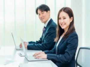 即日スタート☆未経験歓迎！正社員目指せる！運転免許とやる気があればチャレンジOK【大手賃貸不動産の営業スタッフ 六本木店】物件のご紹介や内見同行☆契約書作成や物件情報の登録など☆時給1750円/月収例28万円/週払いOK/土日含む週4～5日☆20代,30代男女活躍中＜専用フォームの返信＆オンラインで登録OK＞OF-T-amp-eb-roppongi-d