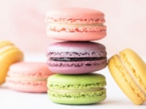 即日～長期『ブールミッシュ / 日本橋高島屋』マカロン・ギモーヴ・スイーツ洋菓子販売/フランス菓子販売◇手土産人気も高い見た目も可愛いスイーツブランド＜時給1500円＋交通費＞制服貸与 / 週払いOK / 20代.30代.40代.50代前半 女性スタッフさん多数活躍中！＜専用フォーム返信＆オンラインで簡単登録＞FD-T-buru①-d