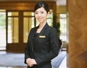 ◆8/1～長期◆接客販売からのキャリアチェンジにもおすすめ！会員制VIPルームでの受付事務【ARMANI 銀座タワー◆アルマーニ / サローネ 】イタリア発のラグジュアリーブランド旗艦店のVIPサロンでおもてなし◆お客様のご案内や簡単な事務処理など◆時給2200円～2300円/交通費全額支給/週払い可/制服貸与◆30代,40代女性活躍 ＜専用フォーム返信＆オンラインで簡単登録＞ AP-T-ja-saron