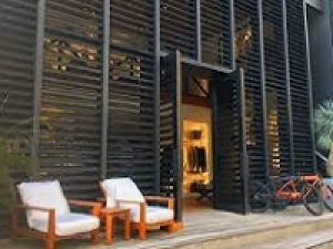 ■長期■時給1600円以上(経験有)+交通費支給■＜JAMES PERSE／ジェームスパース　青山店＞西海岸テイストのカジュアルスタイル！セレブも着用◇ヨガなどスポーツラインも展開するブランドで販売♪ ★週払いOK・駅から徒歩5分以内・百貨店経験,セレクトショップ経験優遇・20代,30代女性スタッフ活躍中・スタート日ご相談ください欲しいとの事です＜専用フォームの返信＆オンラインで簡単登録＞AP-T-JP