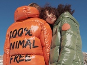 毎年好評！POP UP【即日～12/2  浦和伊勢丹】イタリアのミラノ発のメジャーブランド◇サステナブル＆ヴィーガンファッション〖SAVE THE DUCK(セーブザダック)〗時給1500円＋交通費全額支給 / 週払いOK / デニム・スニーカーOK / 20代.30代.40代男女活躍中！＜専用フォーム返信＆オンラインで簡単登録＞tan-A-save①