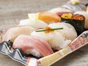 【すし将 / お寿司販売】書類選考のみ / 未経験歓迎＜12/16～12/22 / 聖蹟桜ヶ丘京王＞マネキン/日給12,000円(時給換算1,714円)＋交通費◇7時間以上勤務した場合は残業手当あり(25％割増 /時給2142円)★1日でしっかり稼げる！大人気のパック入りお寿司の催事店舗で販売◇学生/20代.30代.40代.50代 女性スタッフさん活躍中！＜専用フォームの返信＆オンラインで登録OK＞tan-F-syo①