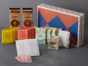 【週3日】 即日～長期◇時給1550円＋交通費 / 実働8Ｈ『坂角総本舗  / 新宿京王』手土産・贈答品の大定番！海老の濃厚な旨みが凝縮した&ldquo;ゆかり&rdquo;が大人気！デパ地下で和菓子販売スタッフ募集◇20代.30代.40代女性スタッフさん活躍中♪週払いOK / 社保完備 ＜専用フォーム返信＆オンラインで簡単登録＞FD-T-ebi①