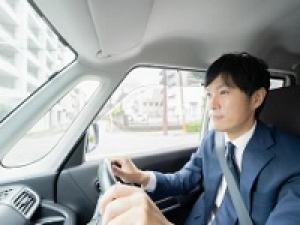 即日～長期＊高級ドイツ車のショールームでフロア担当＜メルセデス・ベンツ目黒＞来店客のお出迎え・駐車場整理・顧客記録リスト記録など＊車両移動で運転することも！＊時給1600円/月収例26万円/交通費支給/週払いOK＊20代～50代前半男性活躍中！＜専用フォーム返信＆オンラインで簡単登録＞ OF-T-yana-megu