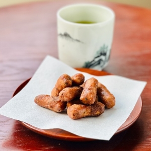 ＜かりんとう販売／神戸大丸＞販売スタッフ募集！【MAX時給1450円】交通費支給◆種類豊富なかりんとう専門店◆20～40代スタッフ活躍中！＜週払いOK！オンライン登録OK！＞FD-k-rf-karintou