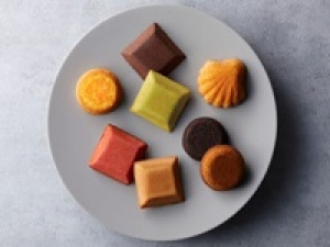 即日～長期『ブールミッシュ / 日本橋三越』マカロン・ギモーヴ・スイーツ洋菓子販売/フランス菓子販売◇手土産人気も高い見た目も可愛いスイーツブランド＜時給1500～1600円＋交通費＞制服貸与 / 週払いOK / 20代、30代、40代女性スタッフさん多数活躍中！＜専用フォーム返信＆オンラインで簡単登録＞FD-T-buru①-d