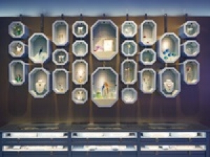 ■時給1450～1500円+交通費全額支給■【Swarovski(スワロフスキー) テラスモール湘南】クリスタルジュエリーブランドで販売◇スマホケース、時計、キーホルダーetc.◇未経験歓迎！学生.20代,30代女性スタッフ活躍中！◇週払いOK／ジュエリー＆制服貸与／社保有給完備／駅から徒歩5分以内◇＜専用フォーム返信＆オンラインで簡単登録＞AP-T-suwa