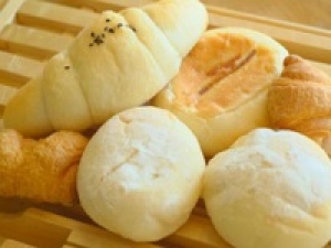 ＜ベーカリー販売＞時給1450～1500円＋交＜日本橋＞ベーカリー未経験OK！有名ベーカリーショップで販売STAFF◇リピーターさんも多い人気店♪ スタート日相談OK！販売 / レジ / 品出し / 袋詰め / 一部量り売り(未経験OK)◇20代.30代.40代女性スタッフさん多数活躍中！週払い可 / 社保完備 / 有給あり / 駅チカ勤務＜専用フォーム返信＆オンラインで簡単登録＞FD-T-iroiro-pan