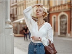 ＊即日～長期＊時給1600円以上(経験有)+交通費＊週4日～OK！【表参道店】セレクトショップ販売スタッフ＜レディース＞オリジナルと国内外からセレクトした旬なアイテムを展開♪＊アパレル未経験歓迎！物販経験があればOKです♪＊週払いOK・服装サンプル貸与有り・社保有給完備＊20代,30代,40代女性スタッフ活躍中！＜専用フォーム返信＆オンラインで簡単登録＞AP-T-js