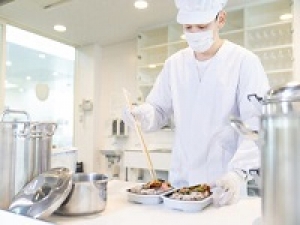 【川崎】即日～長期◆経験を活かして活躍！月給28万円以上♪時給1600円＋交通費支給・週払いOK◆スーパーで惣菜製造のお仕事◆週4～5日・実働8時間◆制服あり◆20代～50代男女活躍中◆寿司製造経験あれば尚歓迎！＜専用フォーム返信＆オンラインで登録OK＞ OT-T-san-souzai-kawa