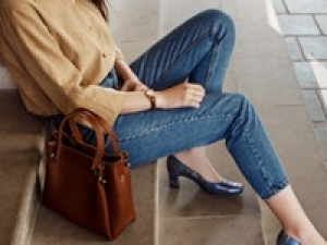 ＼未経験積極採用／ 週2～相談OK【GWのSALE販売応援 　即日～5/9　小矢部アウトレット】シーズン時給1600～1650円＋交◇バッグや革小物の販売＆バックヤード◇カフェやファーストフード店・飲食店での接客、催事販売で短期アルバイト経験など歓迎◇週払いOK / Wワーク / 扶養内 / 制服貸与 / 車通勤OK / 学生.20代.30代男女スタッフさん活躍中！＜専用フォーム返信＆オンラインで登録OK＞tan-A-GW-micha①