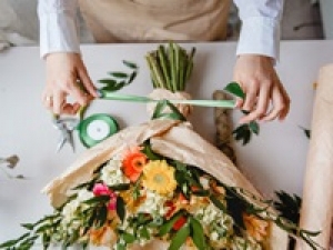 【✿青山フラワーマーケット✿ Xmas・年末アレンジメントスタッフ】時給1500円＋交通費＜12/27　大宮ルミネ＞ライフスタイル×フラワーがコンセプト★パリのマルシェのようなおしゃれなフラワーショップでブーケ制作◇販売/レジなし◇ 週払いOK / スニーカーOK /  扶養内 / 駅チカ / 20代.30代.40代.50代女性スタッフさん活躍中！＜専用フォーム返信＆オンラインで登録OK＞＞tan-O-aofla