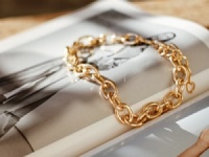 ■即日～長期■時給1600円以上(経験有)+交通費支給■アドミサポート業務■＜日本橋高島屋＞ジュエリー未経験OK◇世界中のロイヤリティに愛されているジュエリーブランドで販売 ◇ 週払いOK / 駅から徒歩5分以内 / 私服勤務 / 20代,30代,40代.50代前半 男女スタッフ活躍中！＜専用フォーム返信＆オンラインで簡単登録＞AP-T-fre