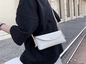 ＼未経験積極採用／ 週2～相談OK【GWのSALE販売応援 　4/9～5/9　軽井沢アウトレット】シーズン時給1800～1850円＋交◇バッグや革小物の販売＆バックヤード◇カフェやファーストフード店・飲食店での接客、催事販売で短期アルバイト経験など歓迎◇週払いOK / Wワーク / 扶養内 / 制服貸与 / 車通勤OK / 学生.20代.30代女性スタッフさん活躍中！＜専用フォーム返信＆オンラインで登録OK＞tan-A-GW-micha①