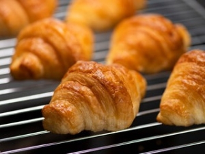 【紹介予定派遣】半年後には企業の直雇用☆★高松三越のパン製造のお仕事★☆彡【時給1150～1200円＆交通費】★朝6時スタート！16時までに退社できます★三越百貨店を中心に展開♪ミニクロワッサンが人気！◇オンラインで登録OK！週払いOK！交通費支給◇fd-k-johsei①