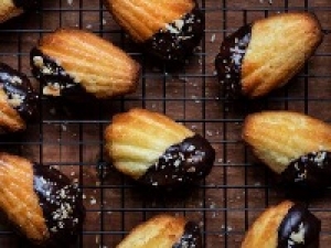 ■時給UP中■年末年始の洋菓子販売　12/16～1/11【10:00～19:00】未経験歓迎！未新食感！バターとショコラの組み合わせを追求したスイーツ専門店で洋菓子販売＜東京グランスタ＞時給1700～1800円＋交通費 / 週払いOK / Wワーク / 扶養内 / 何かしらの販売経験があればOK / 期間限定の好条件＆高時給◇学生.20代.30代.40代女性スタッフさん活躍中！＜専用フォーム返信＆オンラインで簡単登録＞tan-F-pl-parisb