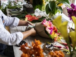 【✿青山フラワーマーケット✿ 母の日アレンジメントスタッフ】時給1500円＋交＜5/6.7.8　志木エキア＞ライフスタイル&times;フラワーがコンセプト★パリのマルシェのようなおしゃれなフラワーショップでブーケ制作◇販売/レジなし◇ 週払いOK / スニーカーOK / 駅チカ / 20代.30代.40代.50代前半 女性活躍中！＜専用フォーム返信＆オンラインで簡単登録＞tan-O-aofla