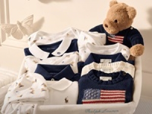 【子供服】■長期■高時給！時給1600円(経験有)+交■＜POLO RALPH LAUREN・Children POLO / ポロラルフローレン チルドレンポロ　御殿場アウトレット＞アパレル未経験OK◇まずは3ヶ月間勤務！そのあと長期に切替えOK！◇NY発の有名ブランドで販売【車通勤OK・週払OK・制服貸与or私服を選べる・経験浅い＆ブランク有りも相談OK・20代,30代,40代,50代前半女性スタッフ活躍中】＜専用フォームの返信＆オンラインで登録OK＞AP-T-Rah(OUT)-d