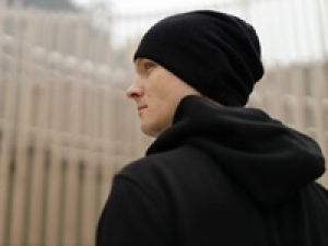 ＊即日～長期・週4日から相談OK！＊時給1600円以上(経験有)+交通費＊未経験歓迎のメンズアパレル販売【東京ミッドタウン日比谷】ブラックを基調にしたアイテムを展開しグローバルなブランドとのコラボも多数！＊アパレル未経験歓迎！物販経験があればOKです♪＊週払いOK・服装 貸与あり・社保有給完備＊20代,30代,40代男女スタッフ活躍中！＜専用フォーム返信＆オンラインで簡単登録＞ AP-T-mmt-d