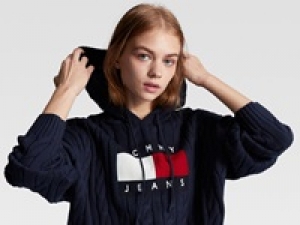 ■長期■時給1500円(経験有)+交通費全額支給■アパレル未経験OK！■＜TOMMY HILFIGER /トミーヒルフィガー　アクアシティお台場＞NYで誕生したライフスタイルブランド【車通勤OK・週払いOK・制服貸与・ブランク有,経験浅い方もOK・20代,30代男女スタッフ活躍中】＜専用フォーム返信＆オンラインで簡単登録＞ AP-T-tomh-d