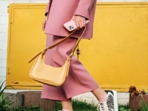 【GW繁忙期のアパレル販売応援】高時給でアパレルデビューも◎アパレル経験者も未経験者も大歓迎！＜4/末～5/末　軽井沢アウトレット（仮設ストア）＞ 特別高時給1750～1800円＋交通費 〖COACH(コーチ)〗日本で大人気の有名インポートバッグブランドで販売補助＆バックヤード◇ 親子で共有したりと幅広い年齢層で愛用され続ている有名ブランド◇週払いOK / 学生.20代.30代女性活躍中！＜専用フォームの返信＆オンラインで簡単登録＞tan-A-GW-ch