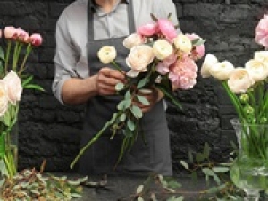 【✿青山フラワーマーケット✿ 母の日アレンジメントスタッフ】時給1500円＋交　＜5/8.9　nonowa国立＞ライフスタイル&times;フラワーがコンセプト★パリのマルシェのようなおしゃれなフラワーショップでブーケ制作◇販売/レジなし◇ 週払いOK / 扶養内 / スニーカーOK / 駅チカ / 20代.30代.40代.50代女性スタッフさん活躍中！＜専用フォーム返信＆オンラインで簡単登録＞tan-O-aofla