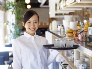 ■長期・週3～5日で応相談■時給1500円以上(経験有)+交通費支給■＜agnès b / アニエスベーカフェ　渋谷路面店＞ホールスタッフ募集！ギャラリーも併設されたコンセプトショップ内のオシャレカフェ【嬉しい制服貸与・週払可・20代,30代男女スタッフ活躍中】＜来社不要/ 専用フォーム返信で登録OK＞AP-g-agn-cafe